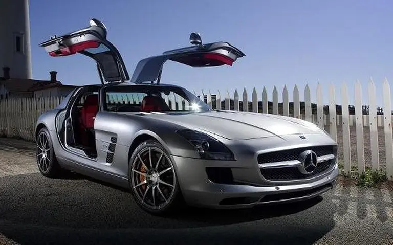 ¿Cómo es el Mercedes Benz "alas de gaviota" que costará más de 1 millón de pesos?