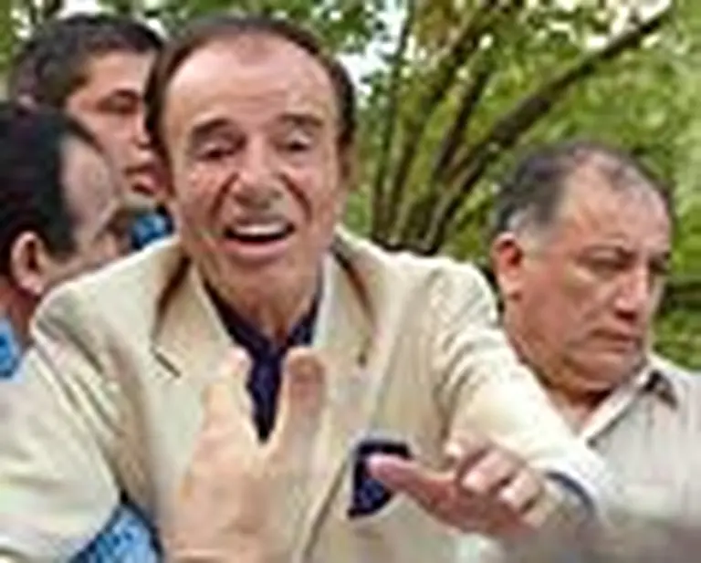 La economí­a en positivo pelea tí­tulos con la vuelta de Menem