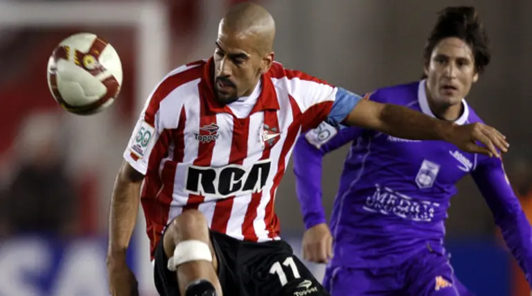 La "Brujita" Verón imita a Lionel Messi y pone un pie en el real estate