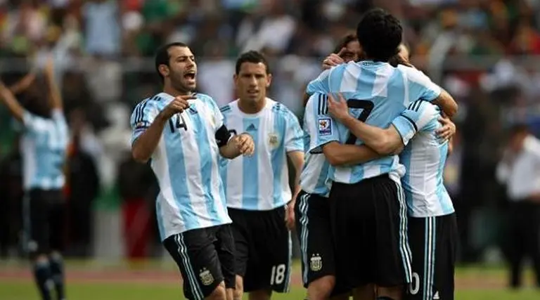 El fútbol es uno de los pocos ámbitos donde se sostiene la idea de "Argentina potencia"