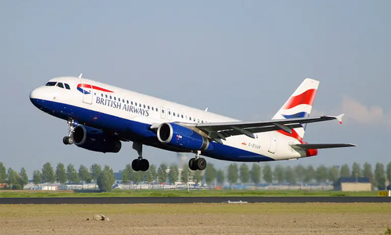 Las aéreas British Airways e Iberia concretan su demorada fusión