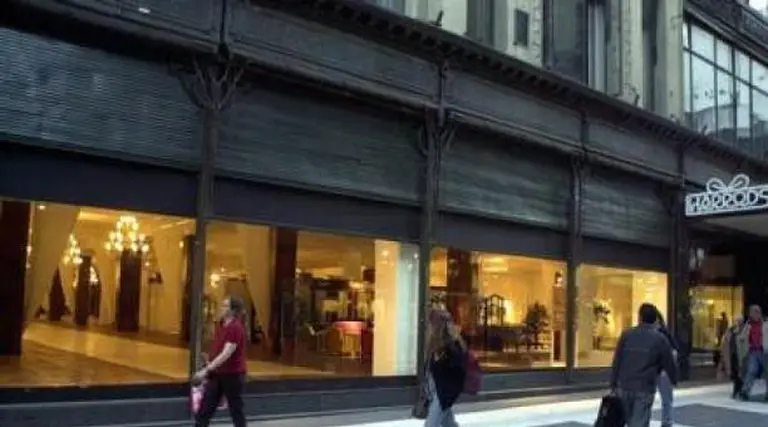 Después de 12 años, la tienda inglesa Harrods reabrirá sus puertas