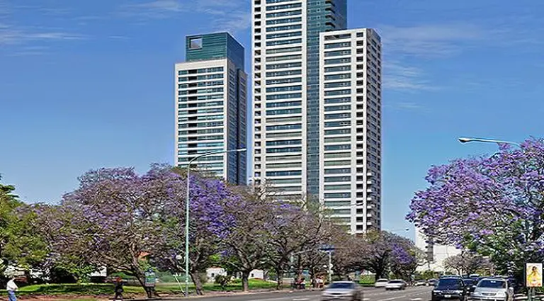 En la inauguración de Le Parc, Raghsa anunció obras para la clase media alta