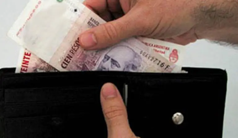 Según el INDEC, los sueldos aumentaron 2% en promedio en marzo