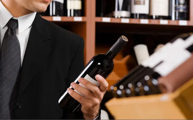 Alertan que se profundiza la "limpieza" de marcas de vinos en súper y vinotecas