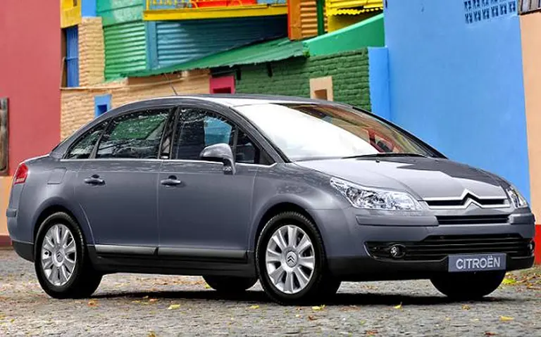 Citroí«n prepara el lanzamiento del nuevo C4 con versiones microhí­bridas