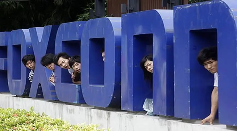 Tras suicidios, Foxconn anuncia un ajuste salarial del 66% para su personal