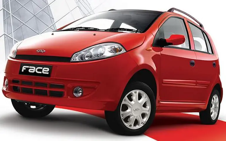 Macri y Chery anticipan la llegada del "auto barato" y presentan el nuevo "Face"