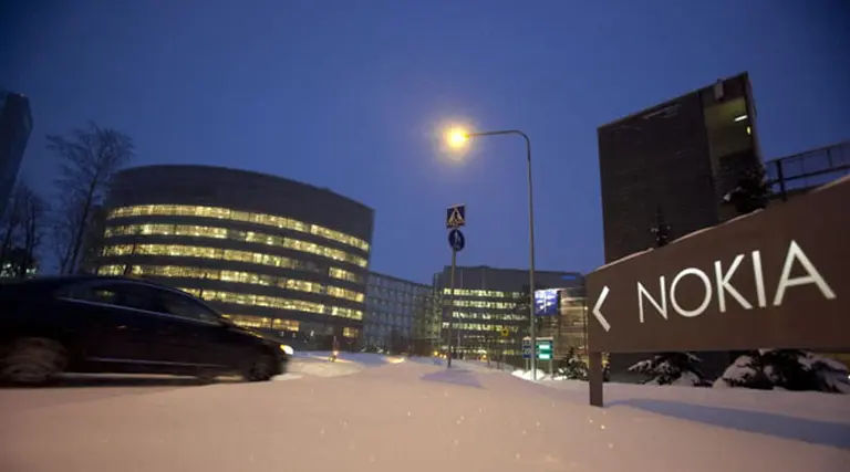 Bajan la calificación de Nokia tras su advertencia de caí­da de ganancias