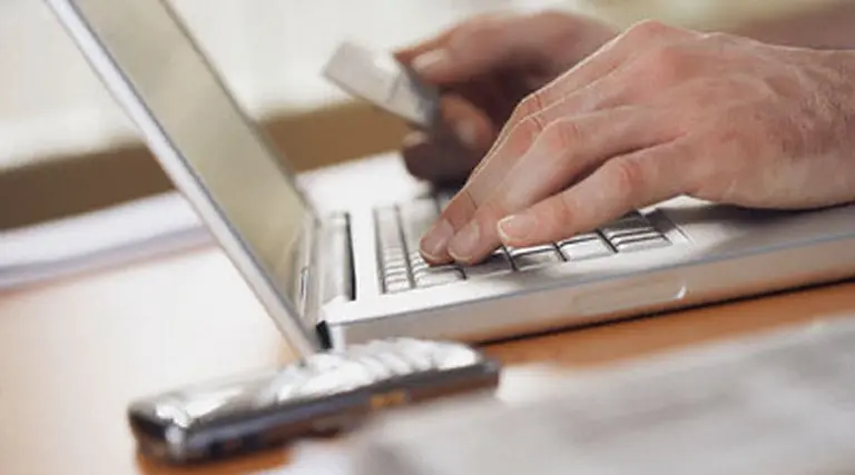 Presentan proyecto para regular la compraventa a través de Internet