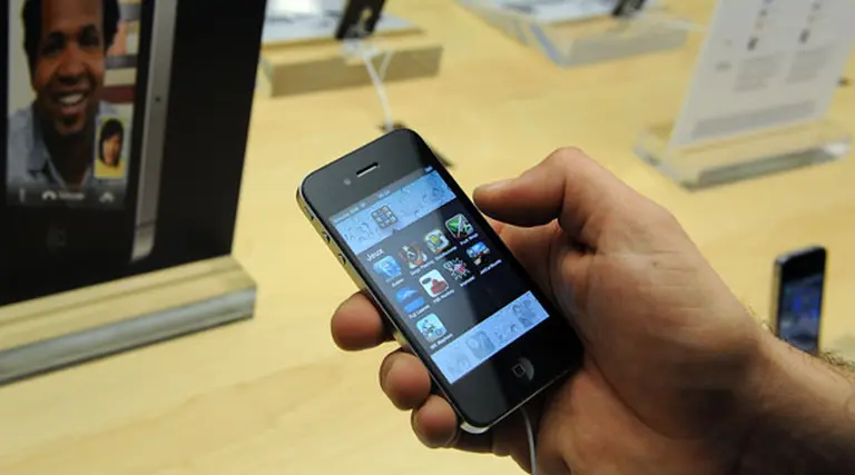 Una página web explica cómo "hackear" el nuevo teléfono iPhone 4
