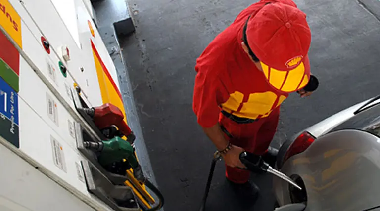 Los precios de la nafta, otra vez arriba de la mano de Shell