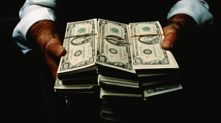 Revelan cuáles son las diez actividades más "sucias" al hacer dinero