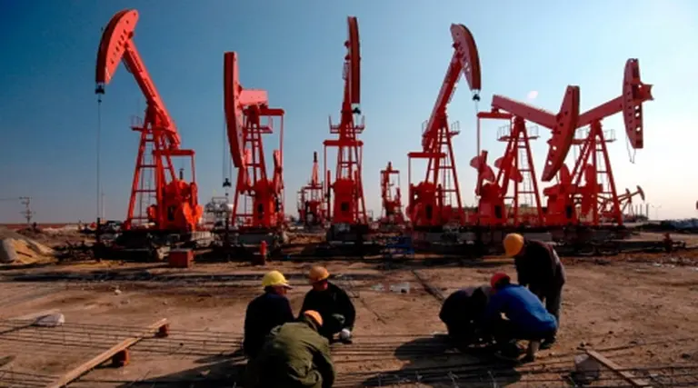 El petróleo rebotó y logró terminar en alza tras cinco dí­as consecutivos de pérdidas