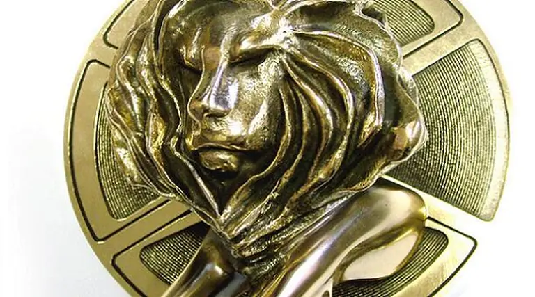 Una agencia de publicidad devuelve los premios ganados en Cannes