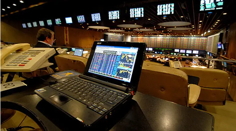 La bolsa local y los tí­tulos públicos retrocedieron en el arranque de la semana