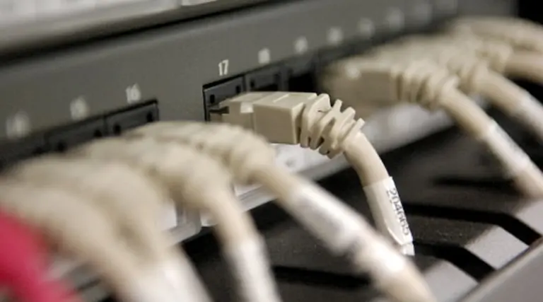 Telefónicas y proveedores apuntan a captar clientes de Fibertel