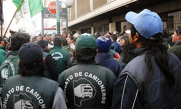 Moyano y los proveedores de Siderar acuerdan y se aleja la posibilidad del paro