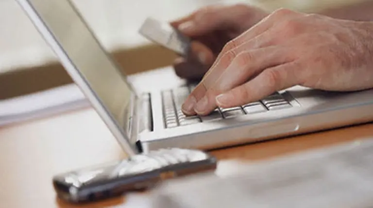 Escándalo: en la "Argentina online" se venden armas, Viagra y artí­culos robados