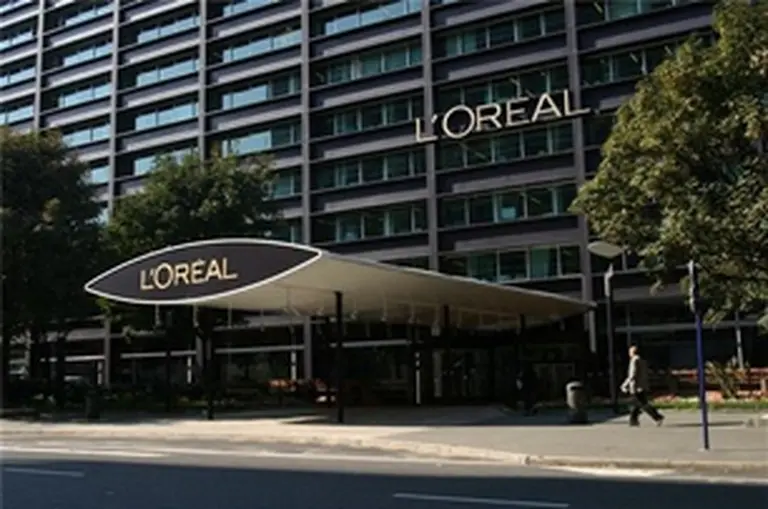 L´Oreal está interesada en adquirir Avon