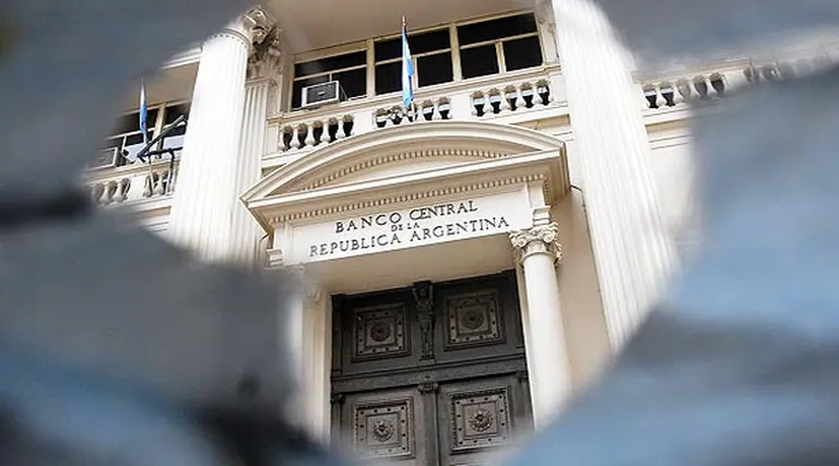 Detuvieron a empleada del BCRA por robar dinero y cambiarlo en bingos