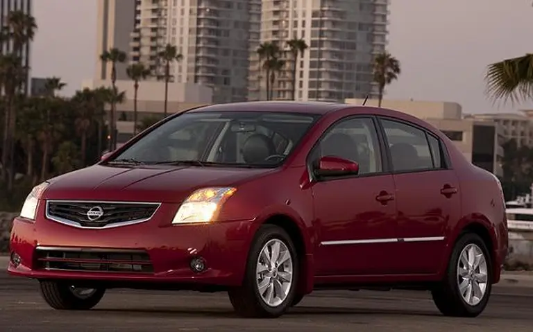 Nissan quiere repetir el éxito del Tiida y lanza el nuevo Sentra