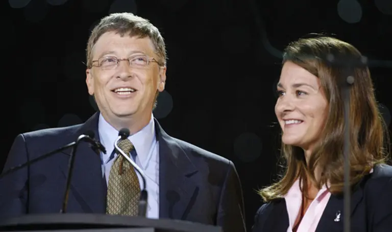 El multimillonario Bill Gates cumple 55 años y lo festeja ayudando a los necesitados