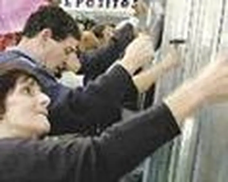 Presentaron un amparo contra eventual fallo por la pesificación