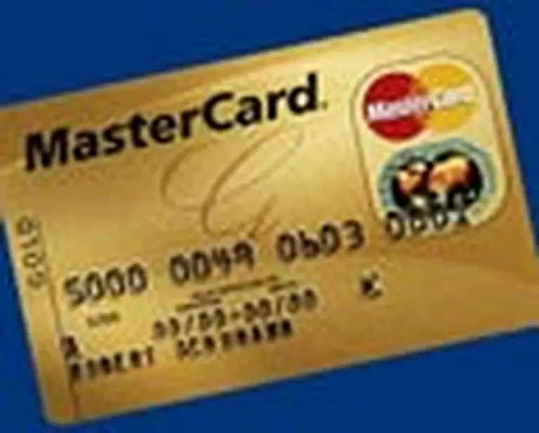 Multarán a Mastercard si no reduce las comisiones bancarias