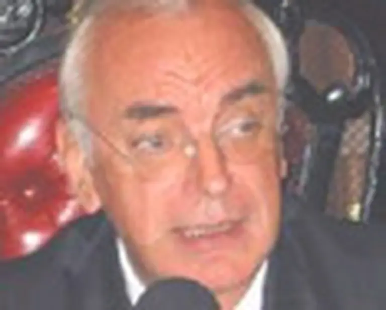 El Ejecutivo cruza al embajador francés por "faltar el respeto"