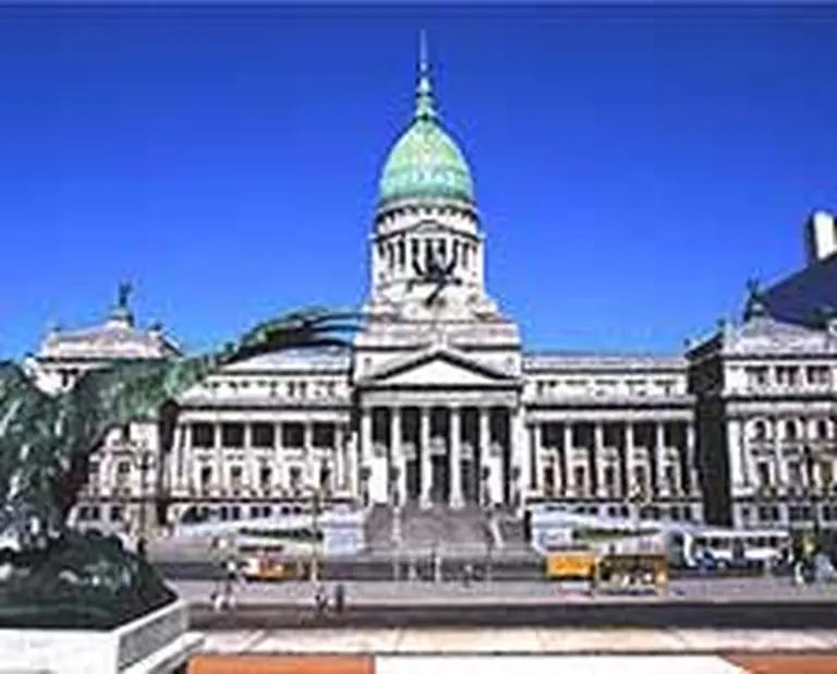 Proponen un nuevo régimen normativo para servicios públicos