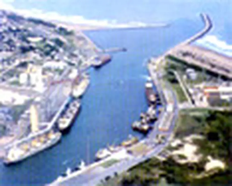 Firman un convenio para el dragado del Puerto Quequén