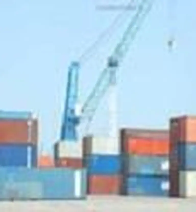 Los importadores se quejan por una medida que dificulta ingresar textiles y calzados