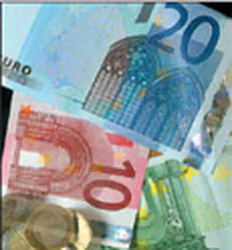 El euro pasa a ser la moneda de pago más importante del mundo