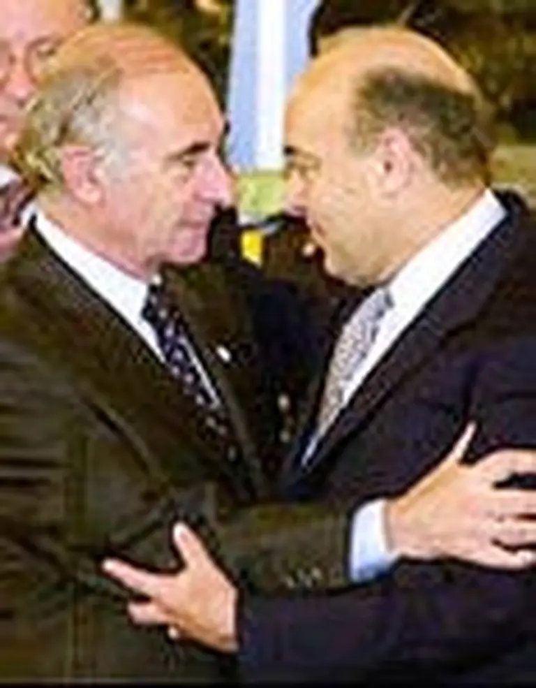 Procesan a ex funcionarios en la causa del "megacanje"