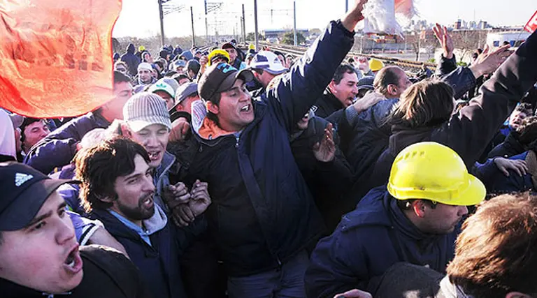 Los ferroviarios levantaron el bloqueo de las boleterí­as en Constitución