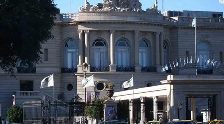 Regularán las fiestas en el Hipódromo de Palermo y el Casino de Puerto Madero