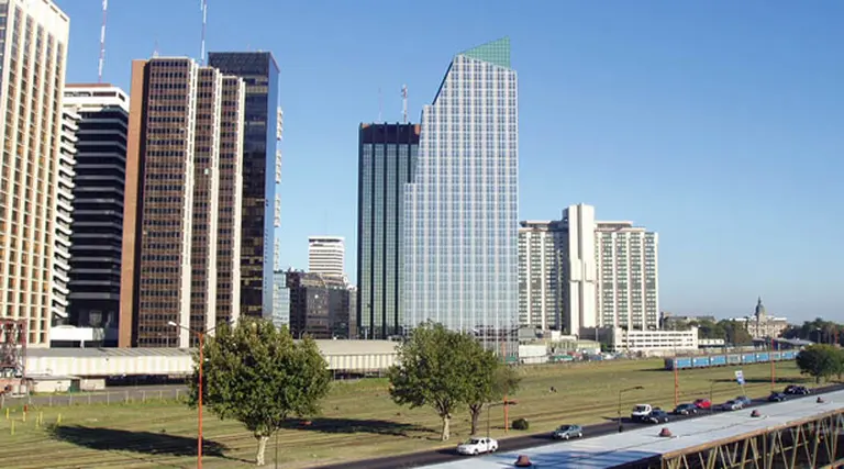 Macro se adjudicó en un remate el último terreno de Catalinas Norte