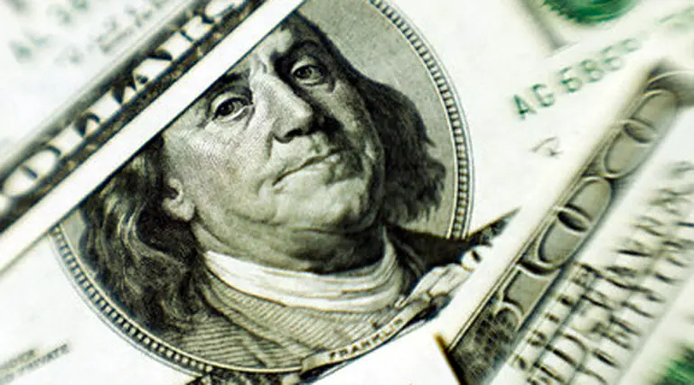 El dólar cerró el 2010 a $4,01 para la venta en las pizarras