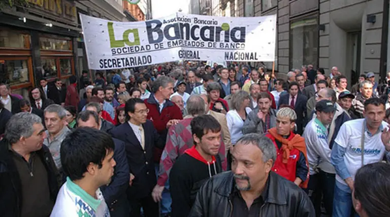 Bancarios marcharán hoy en rechazo del Impuesto a las Ganancias