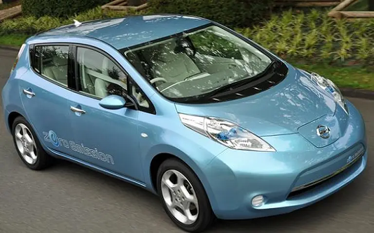 Nissan lanzó el primer auto eléctrico para el mercado masivo mundial