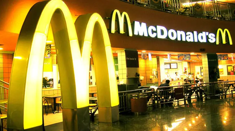 Demandan a McDonald´s por usar juguetes para atraer a los niños