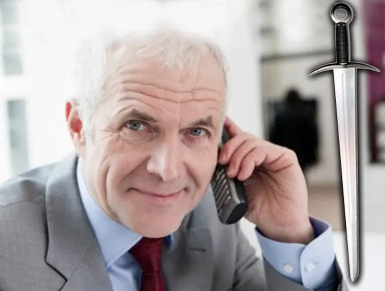 El teléfono fijo se une a Internet para que no le caiga la "espada de Damocles"