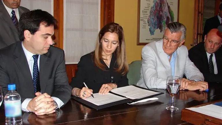 Gioja ¿otro prócer?: el gobernador de San Juan ya tiene su propio "himno"