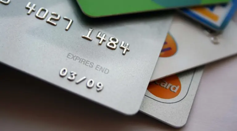 Prorrogan la devolución de 5% de IVA en compras con tarjeta de débito