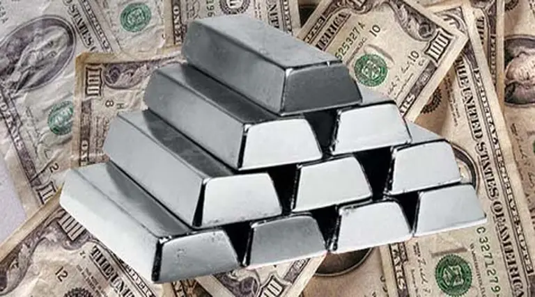 En apenas un año la plata ganó un 74% en dólares y triplicó la ganancia del oro