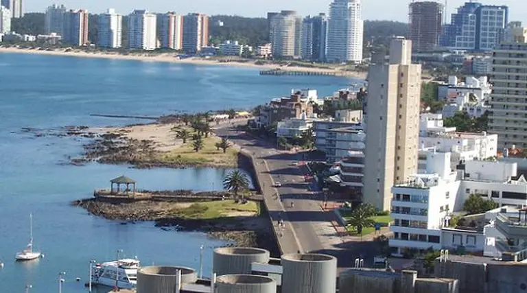 Ahora se busca fugar dólares simulando un "canje" de propiedades con Uruguay