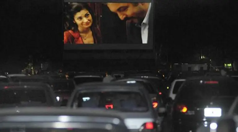 La magia del autocine se instala en el Rosedal y Buenos Aires agiganta su oferta veraniega