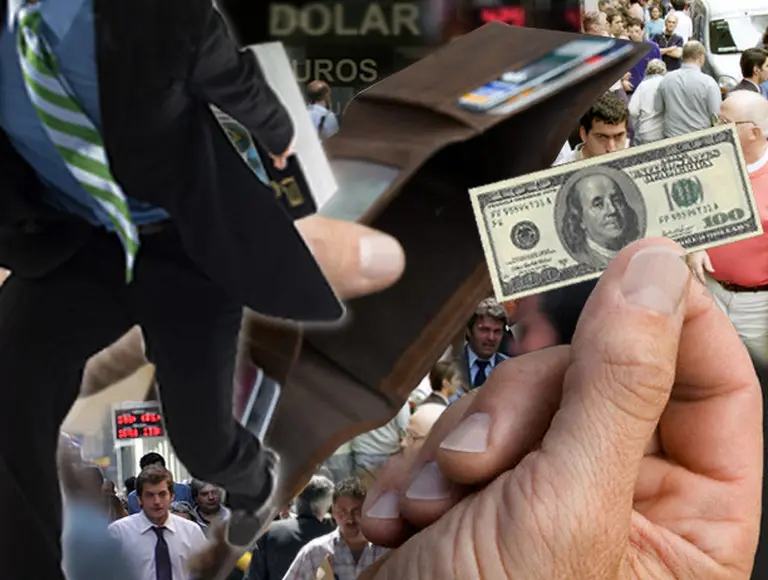 La paradoja del dólar: por qué si está "más barato que nunca", los argentinos no van a las casas de cambio