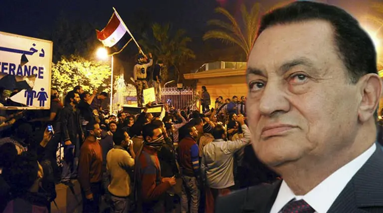 Crece la presión para forzar la salida de Mubarak y Gobierno reclama una "salida digna"